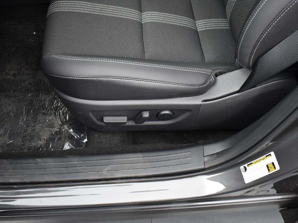 2025 Mazda CX-50 Preferred photo 8