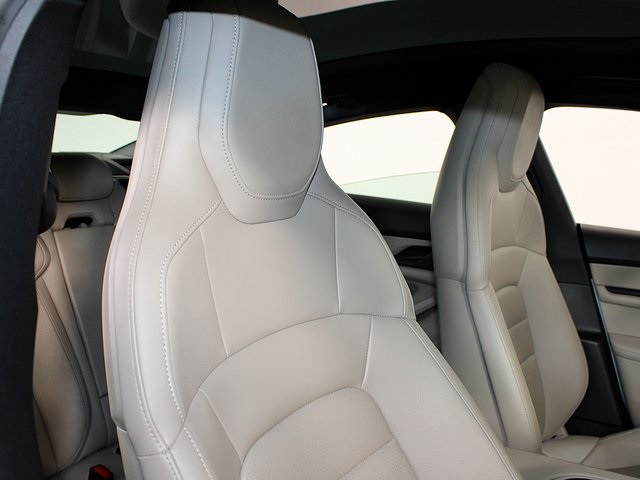 2023 Porsche Taycan photo 28