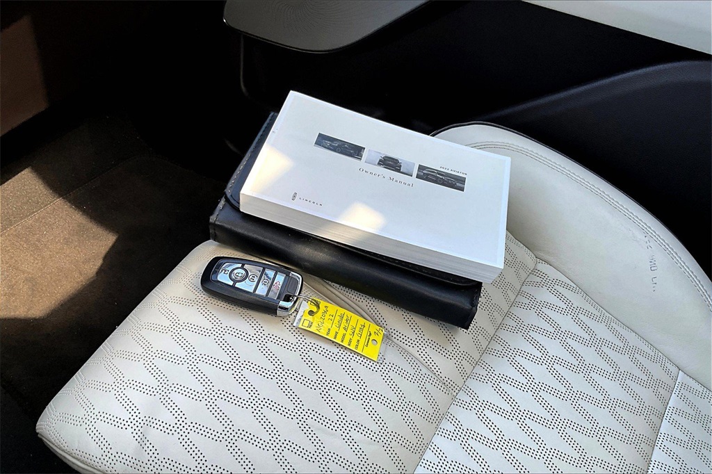 Image of Pre-Owned 2022 Lincoln Aviator Black Label