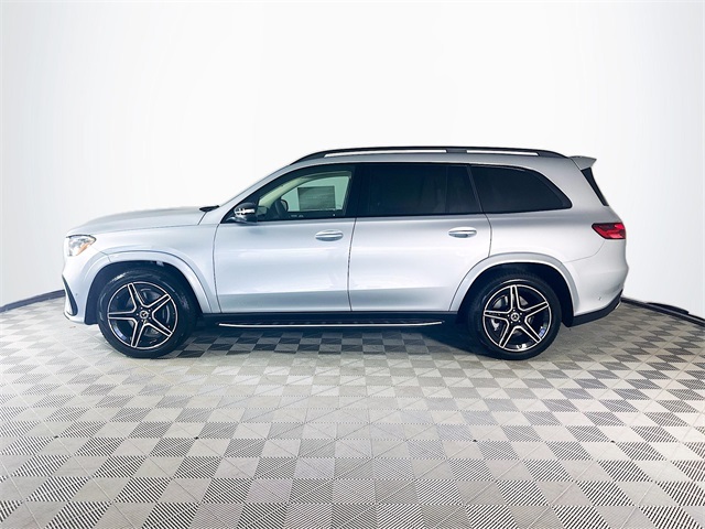 2026 Mercedes Benz GLS 450 4MATIC photo 3