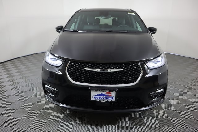 2025 Chrysler Pacifica photo 2