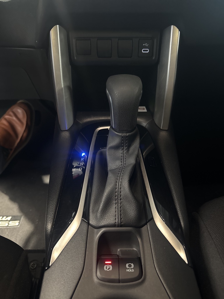 2023 Toyota Corolla Cross LE photo 35