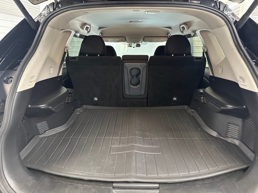 2018 Nissan Rogue SV photo 19