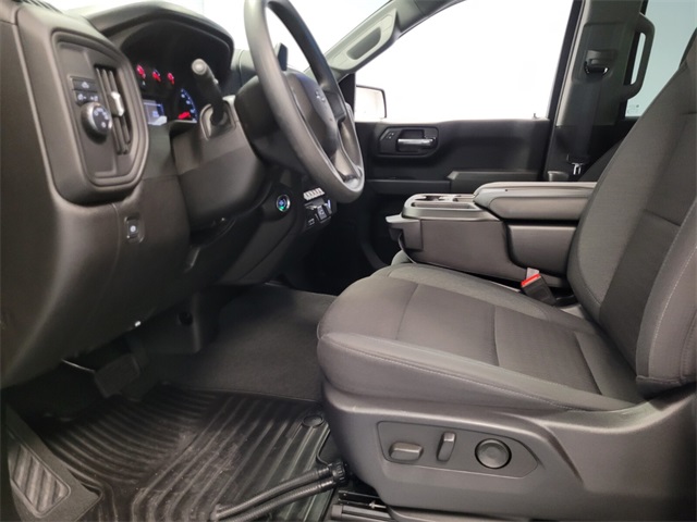 2025 Chevrolet Silverado 1500 Custom photo 3