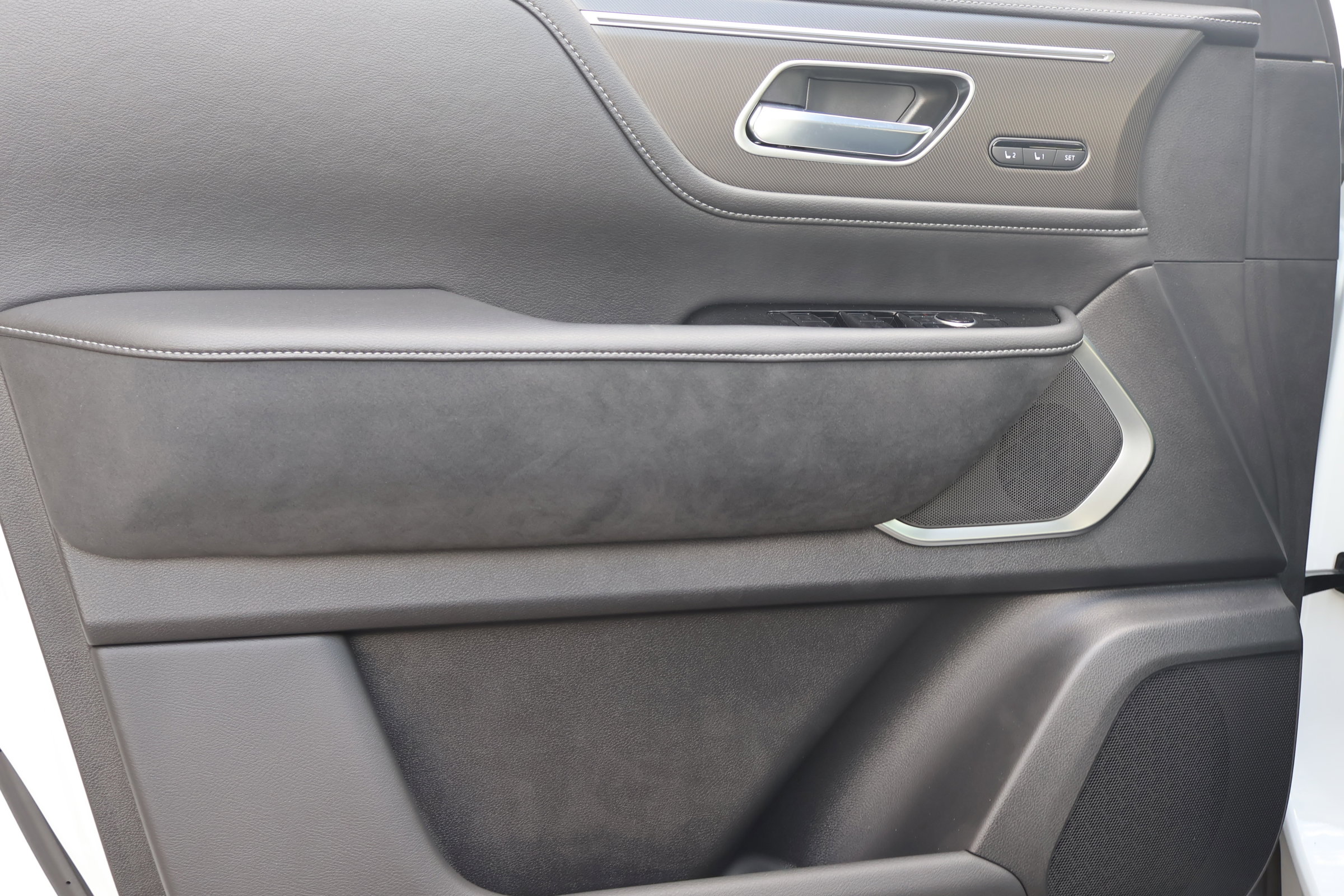 2026 Infiniti QX80 Luxe photo 10