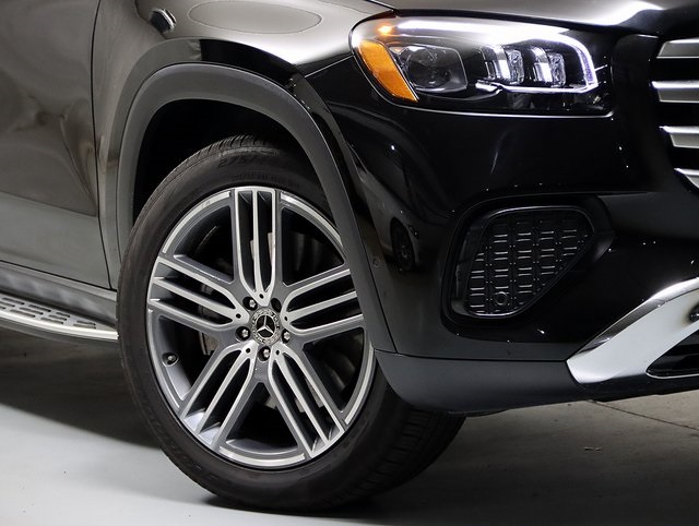 2025 Mercedes Benz GLS 450 4MATIC photo 3