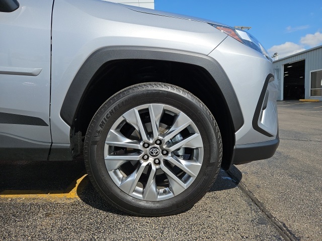 2024 Toyota RAV4 XLE Premium photo 15