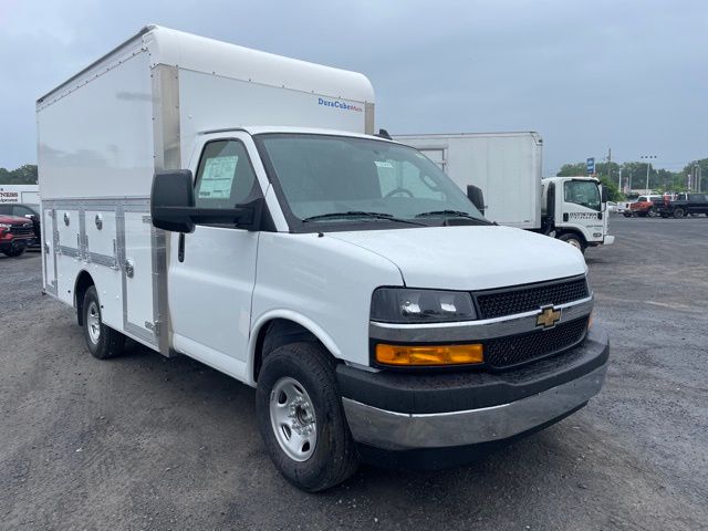 2025 Chevrolet Express Cutaway Base's photo