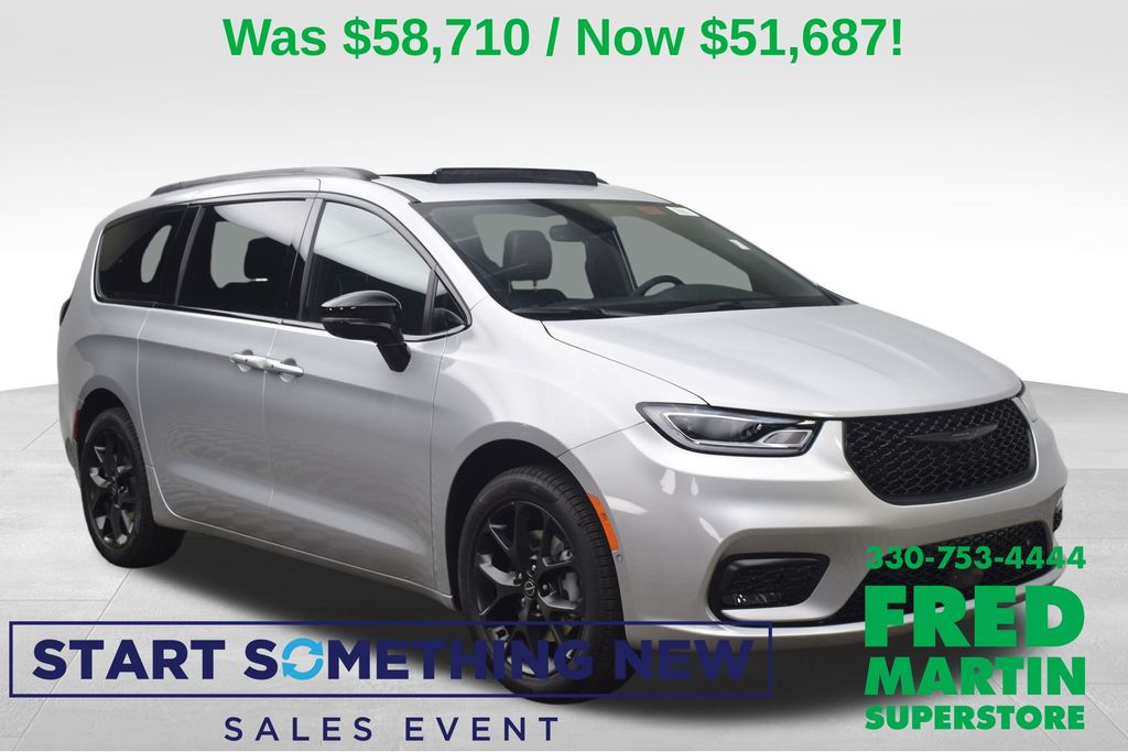 2026 Chrysler Pacifica Limited's photo