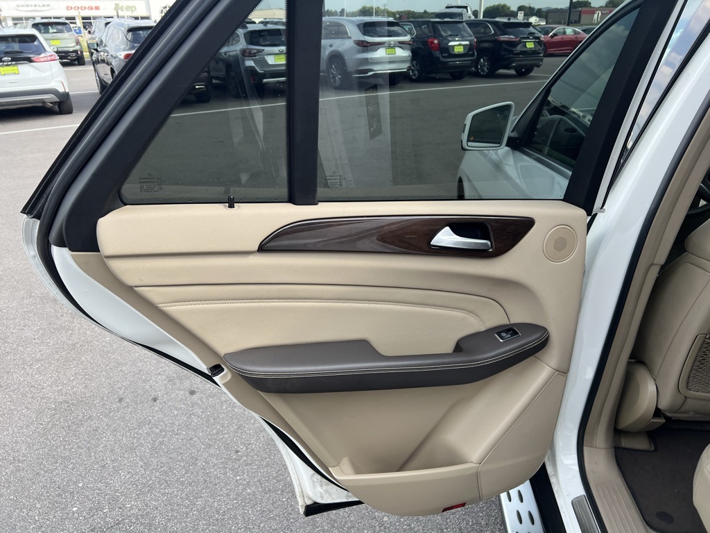 2015 Mercedes Benz ML 350 4MATIC photo 13