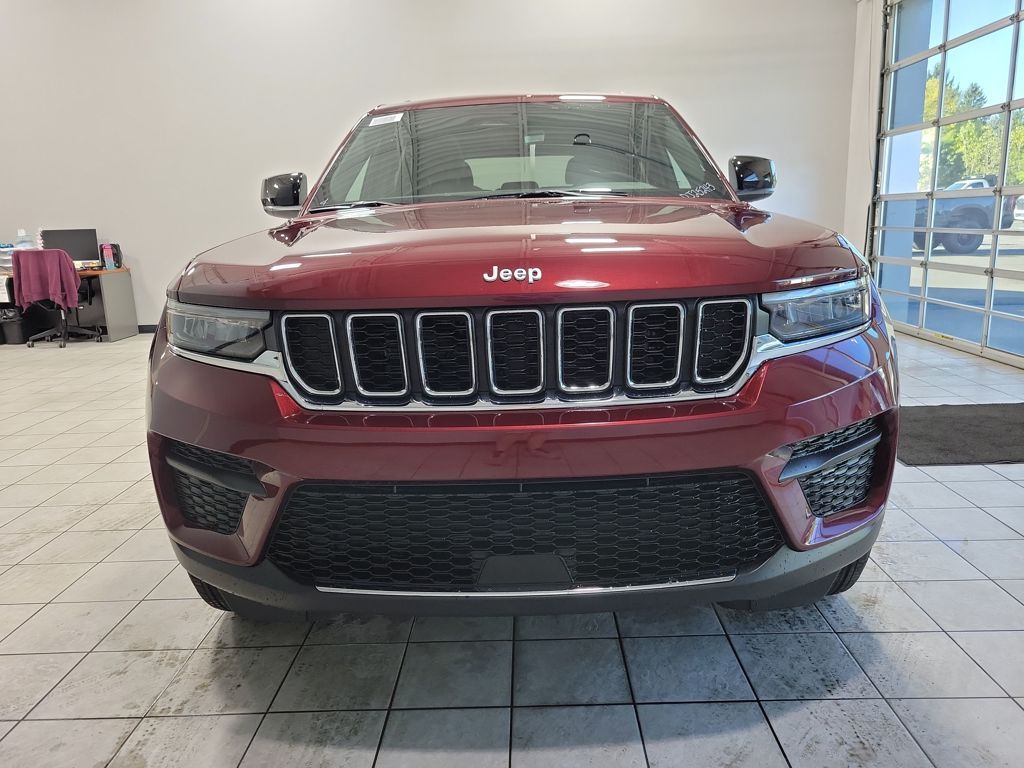 2025 Jeep Grand Cherokee Limited photo 2
