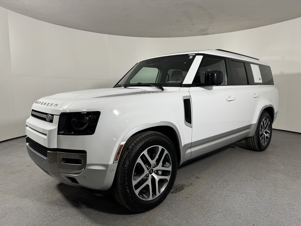 2023 Land Rover Defender SE's photo