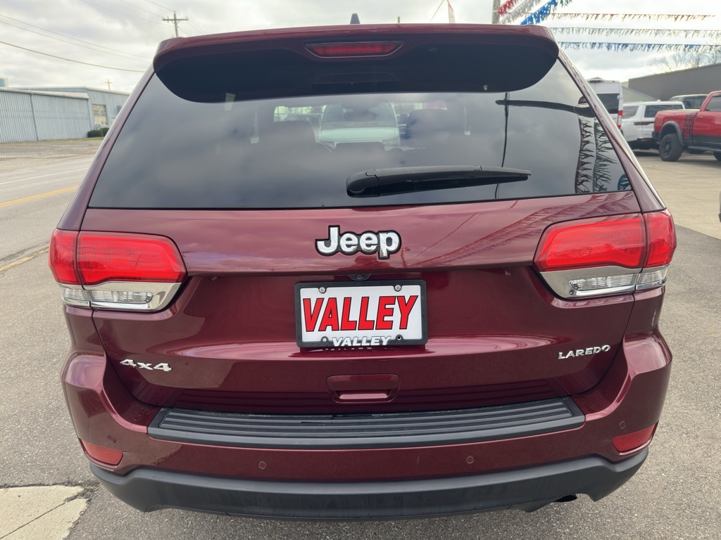 2017 Jeep Grand Cherokee Laredo photo 2
