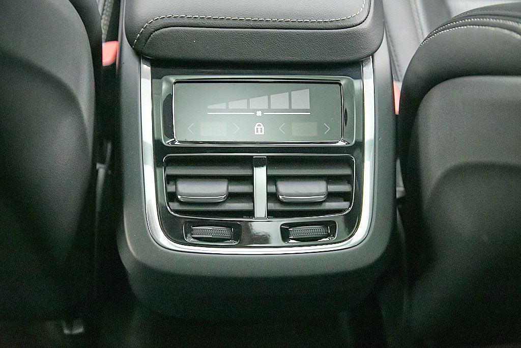 2023 VOLVO XC60 - Image 25