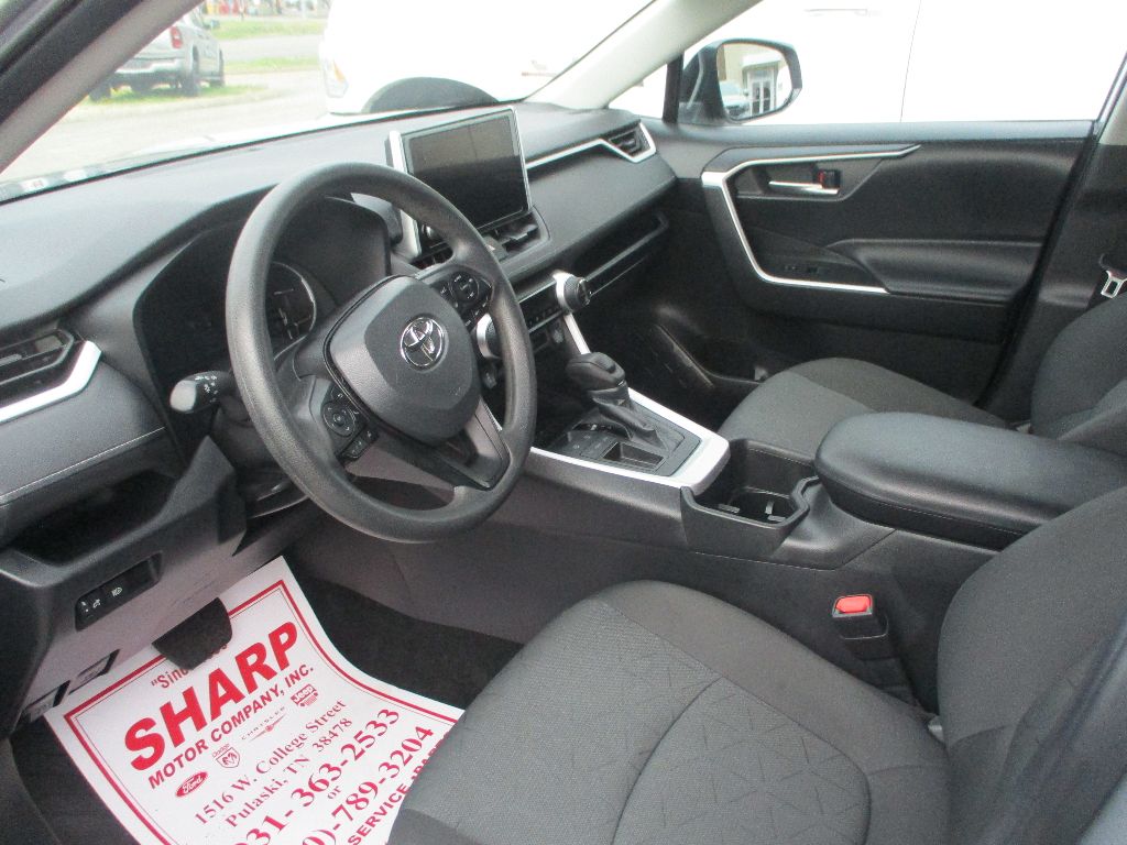 2024 Toyota RAV4 XLE photo 4