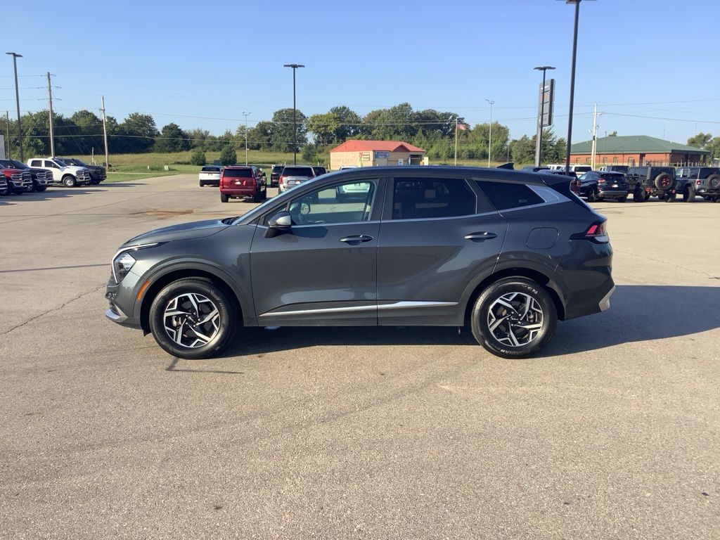 2023 Kia Sportage LX photo 2