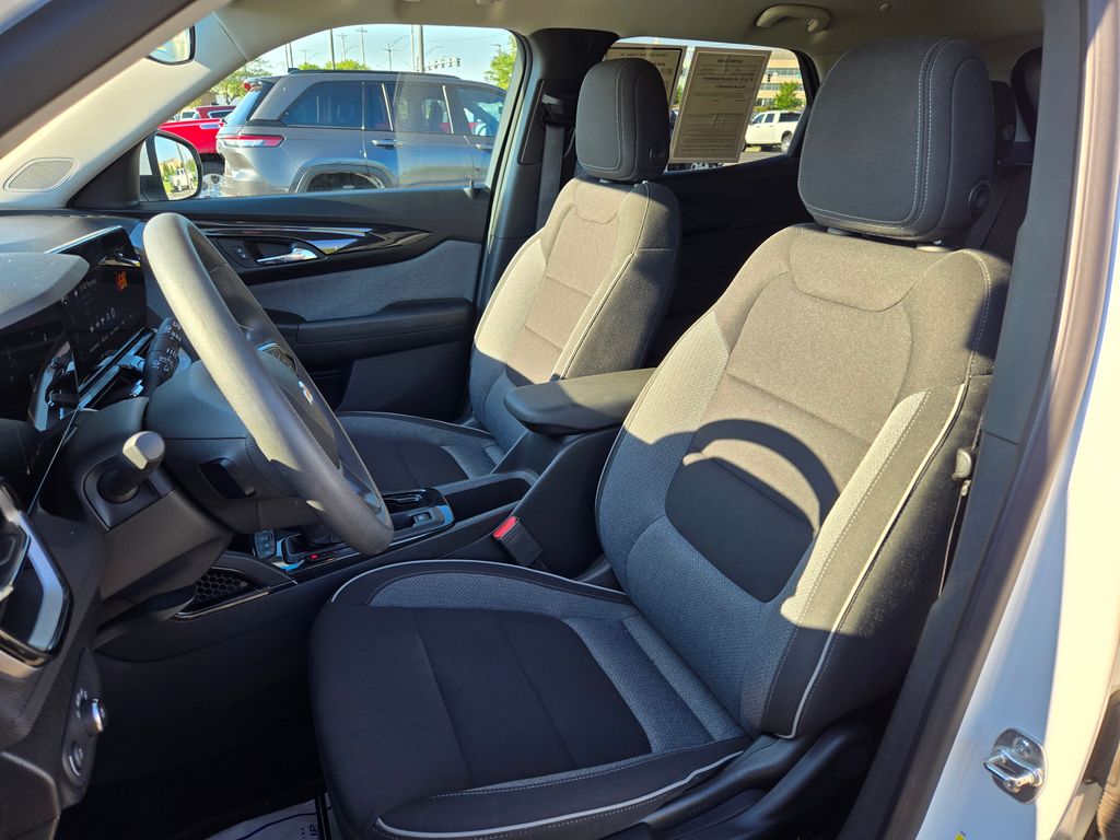 2025 Chevrolet Trailblazer LT photo 14