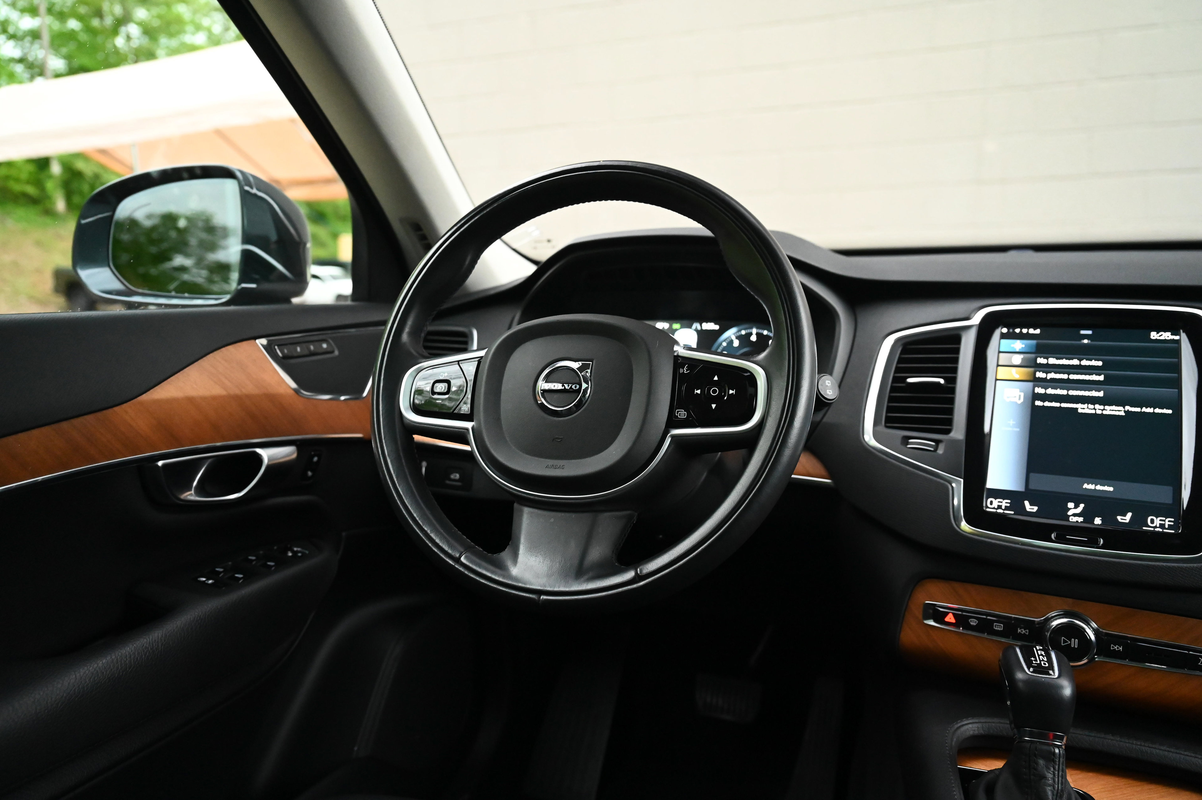2022 Volvo XC90 T6 Momentum photo 32