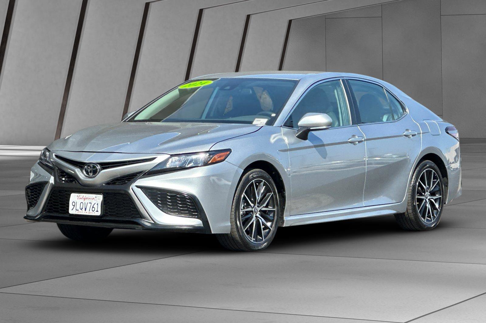 2024 Toyota Camry SE photo 7
