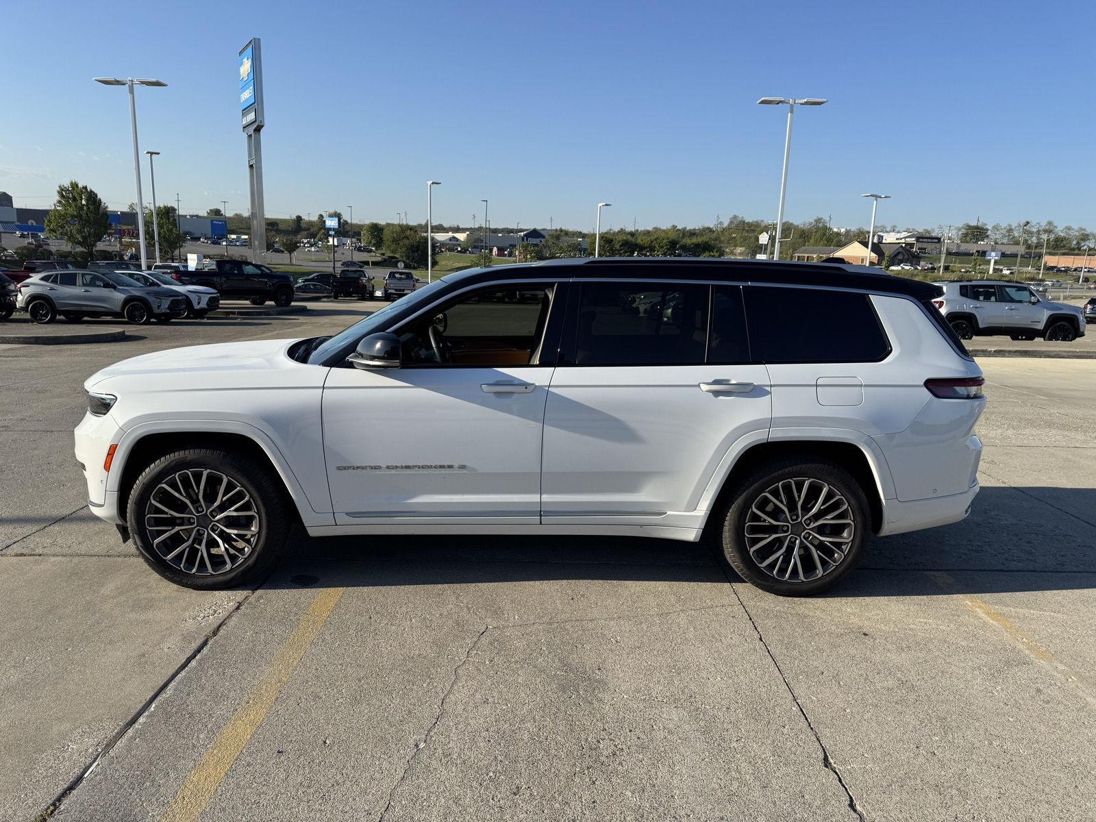 2023 Jeep Grand Cherokee L Summit Reserve photo 35