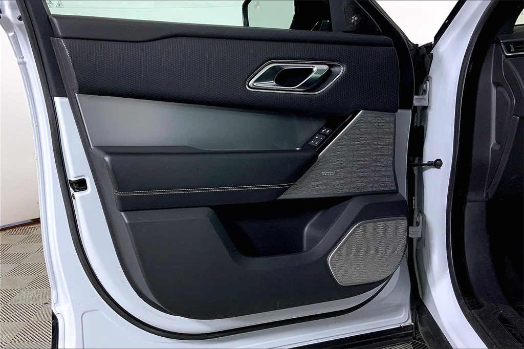 2018 Land Rover Range Rover R-Dynamic SE photo 20