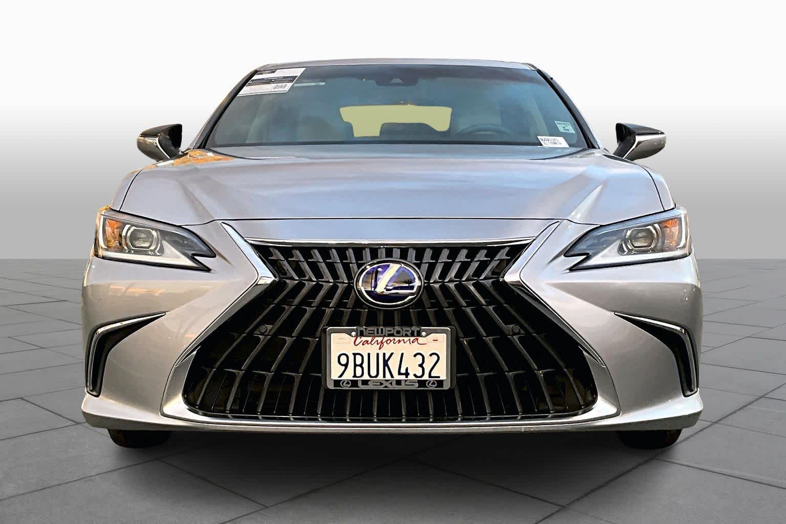 2022 Lexus ES 300h photo 3