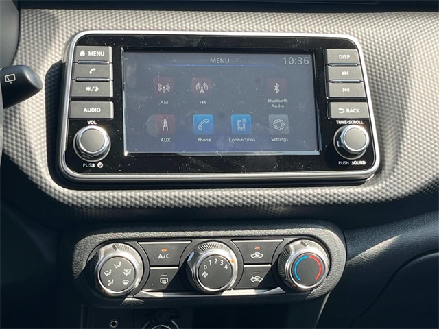 2025 Nissan Kicks Play S photo 14
