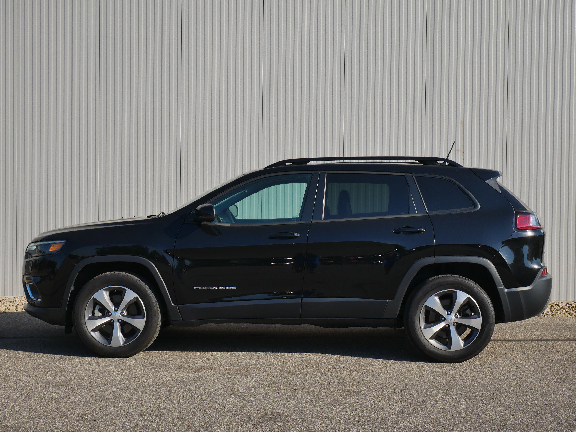 2022 Jeep Cherokee Limited photo 2