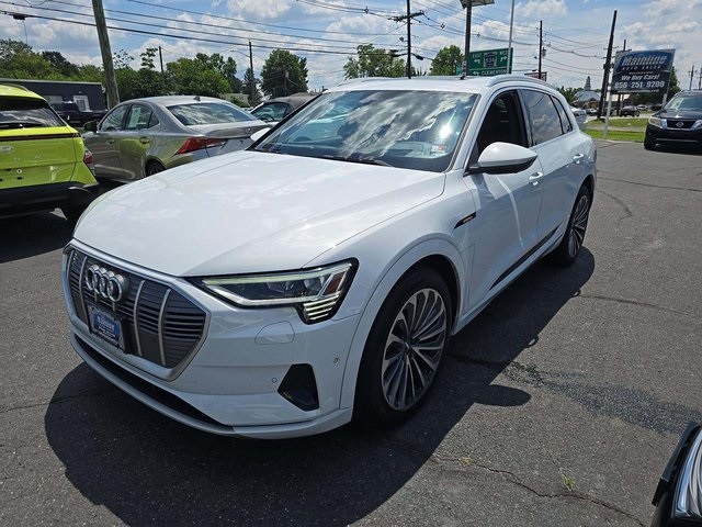 2019 Audi e-tron Prestige's photo