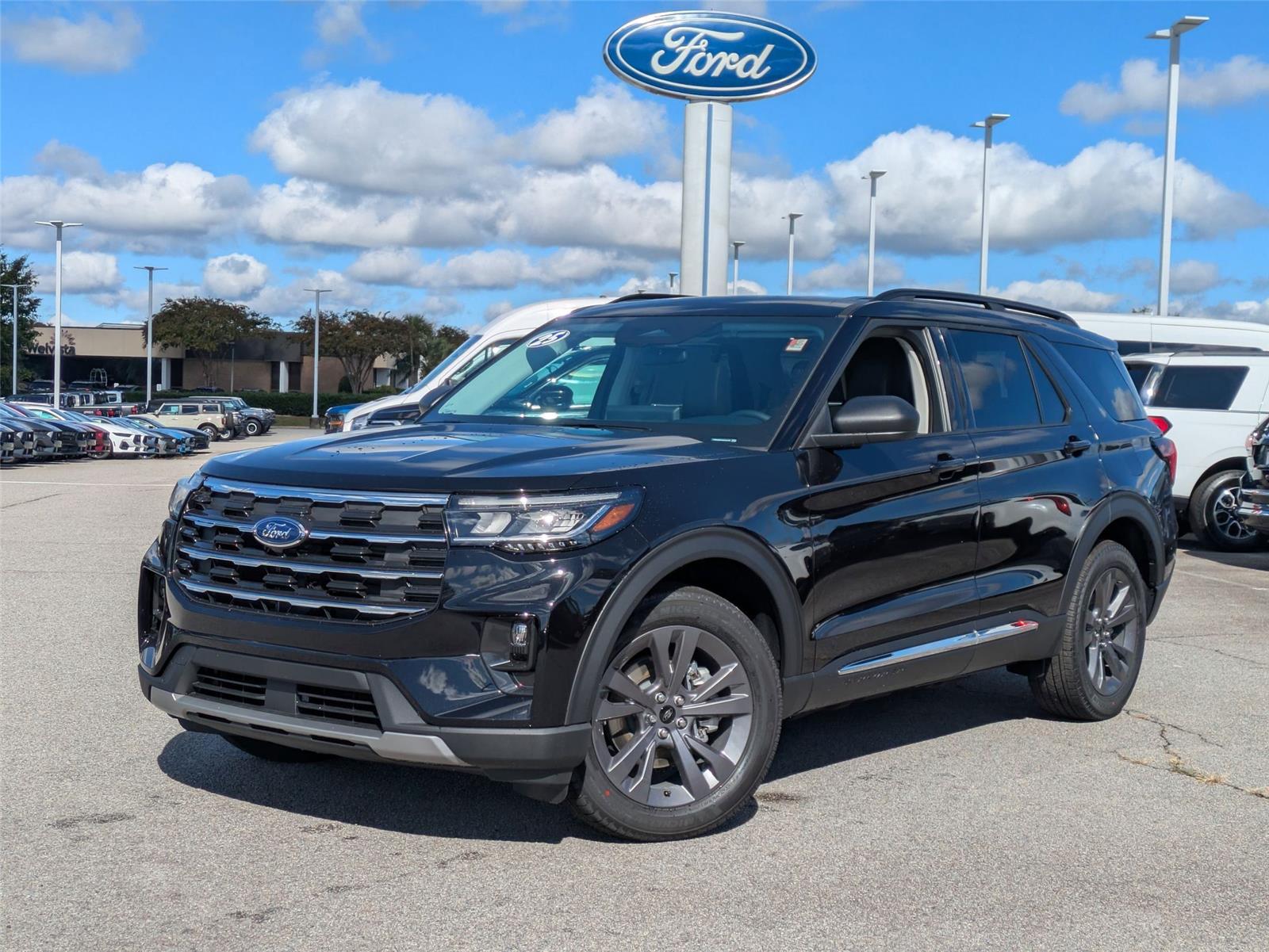 2025 Ford Explorer Active's photo