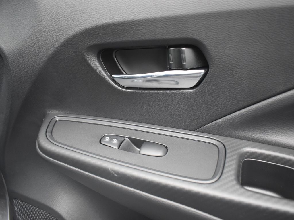 2025 Nissan Versa 1.6 SV photo 24