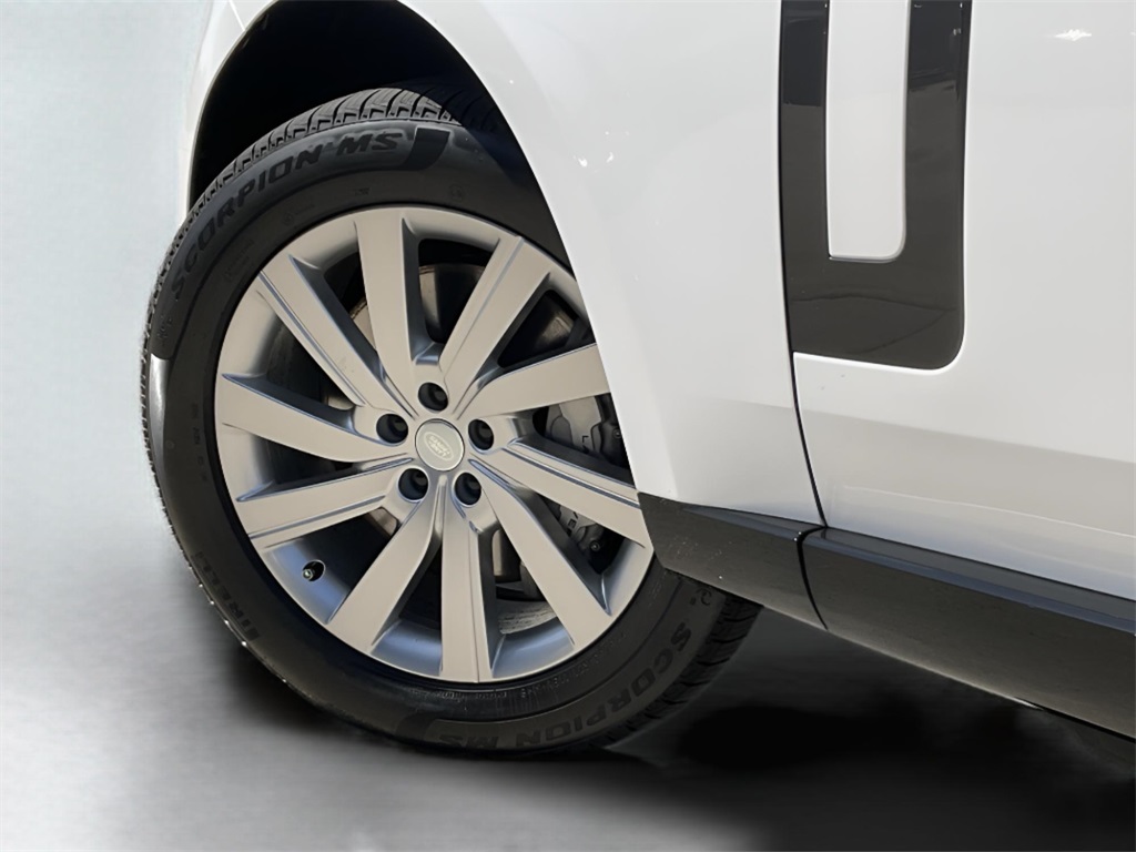 2025 Land Rover Range Rover SE photo 19