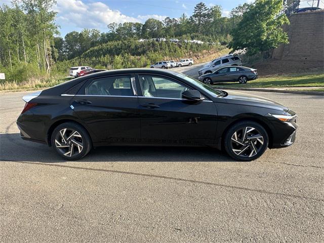 2025 Hyundai Elantra Hybrid Limited photo 7
