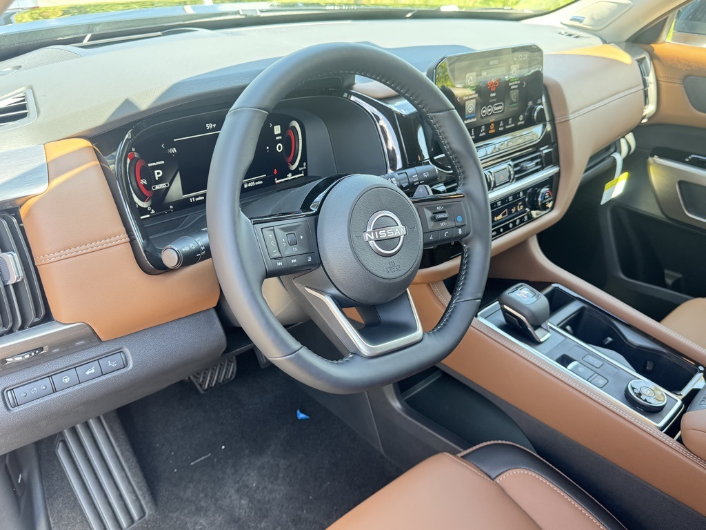 2025 Nissan Pathfinder Platinum photo 11