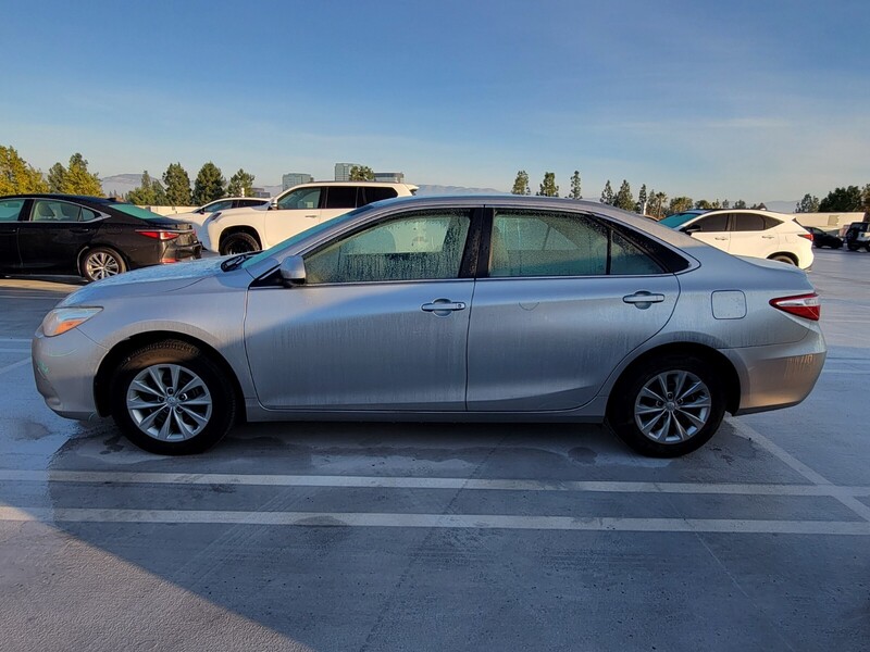 2017 Toyota Camry LE photo 2