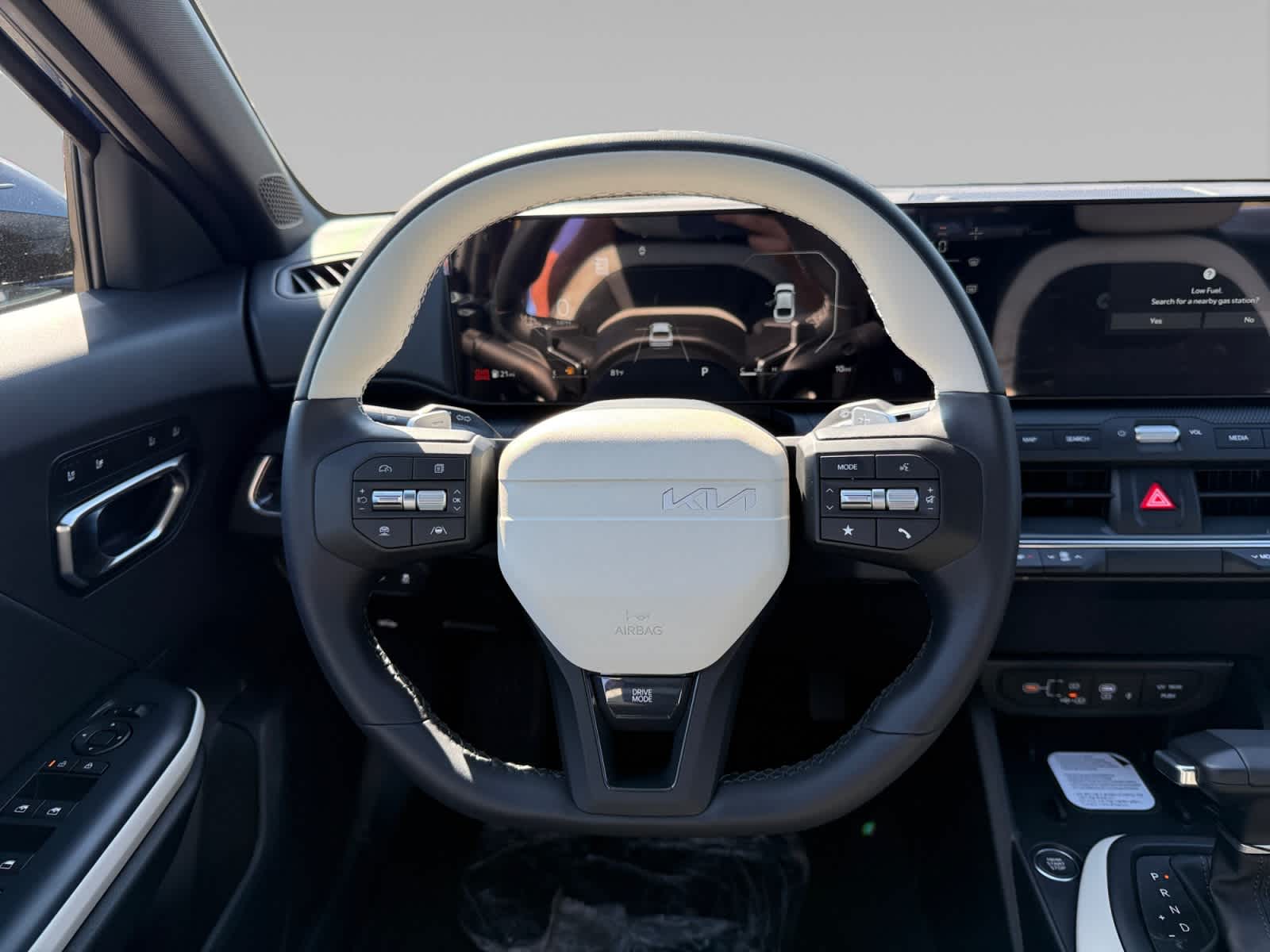 2025 Kia K4 GT-Line photo 12