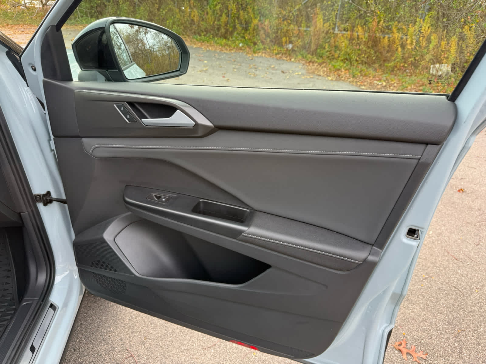 2025 Volkswagen Taos SE photo 4