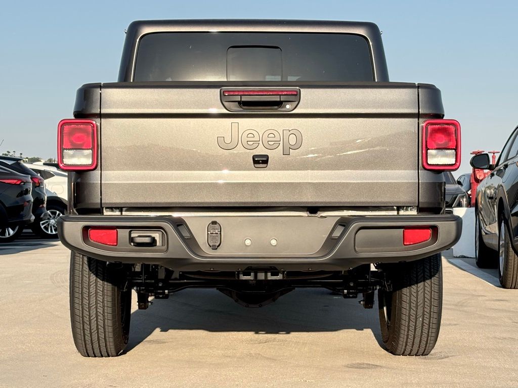 2025 Jeep Gladiator Sport S photo 4