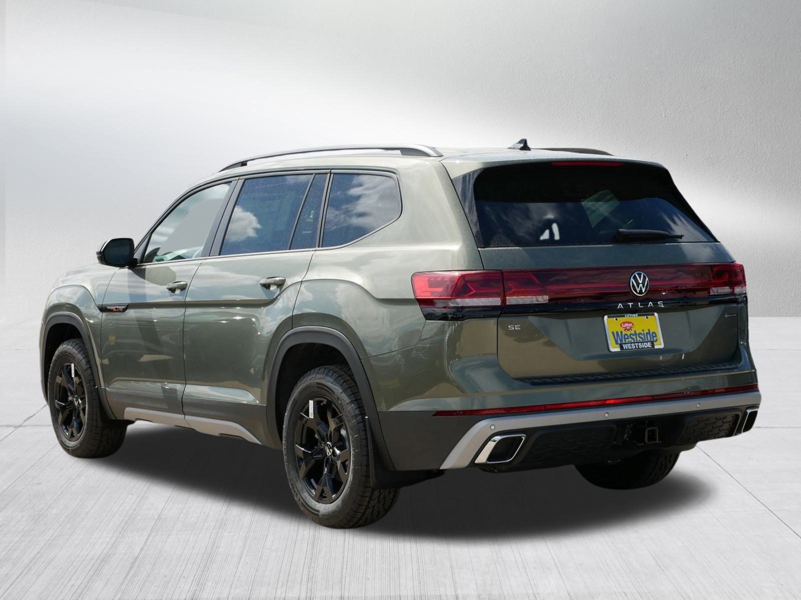 2025 Volkswagen Atlas Peak Edition SE photo 2