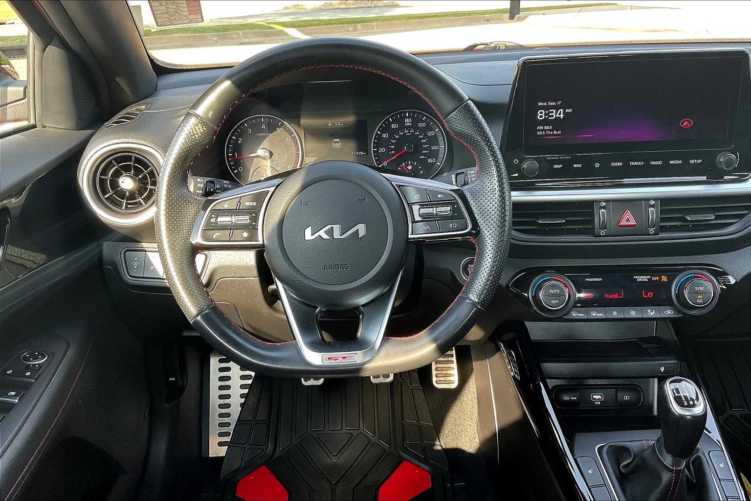 2023 Kia Forte GT photo 5