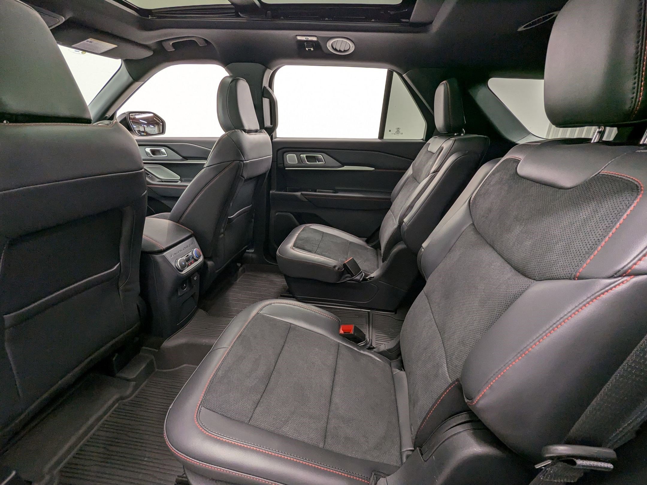 2025 Ford Explorer ST photo 18