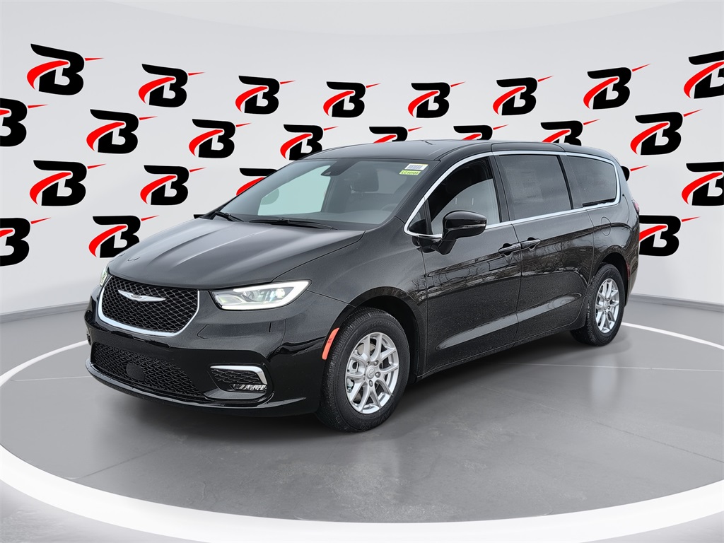 2026 Chrysler Pacifica Select's photo