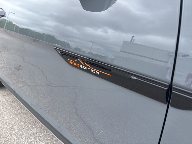 2025 Volkswagen Atlas Peak Edition SE photo 5