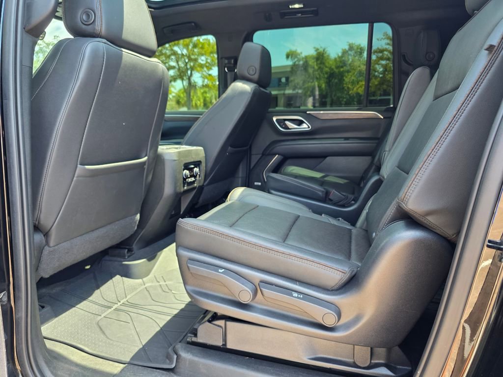 2022 Chevrolet Suburban High Country photo 25