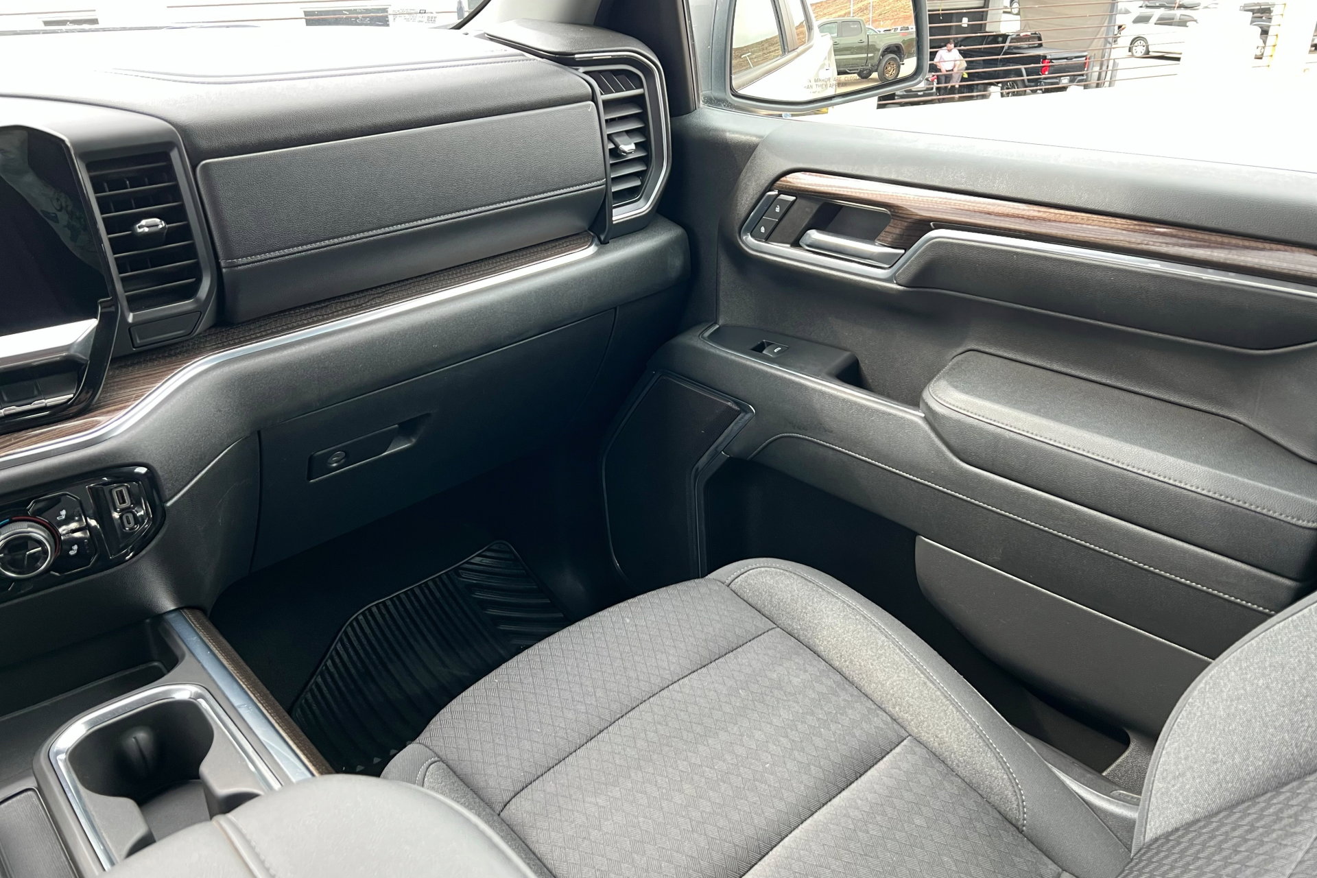 2024 Chevrolet Silverado 1500 LT photo 10