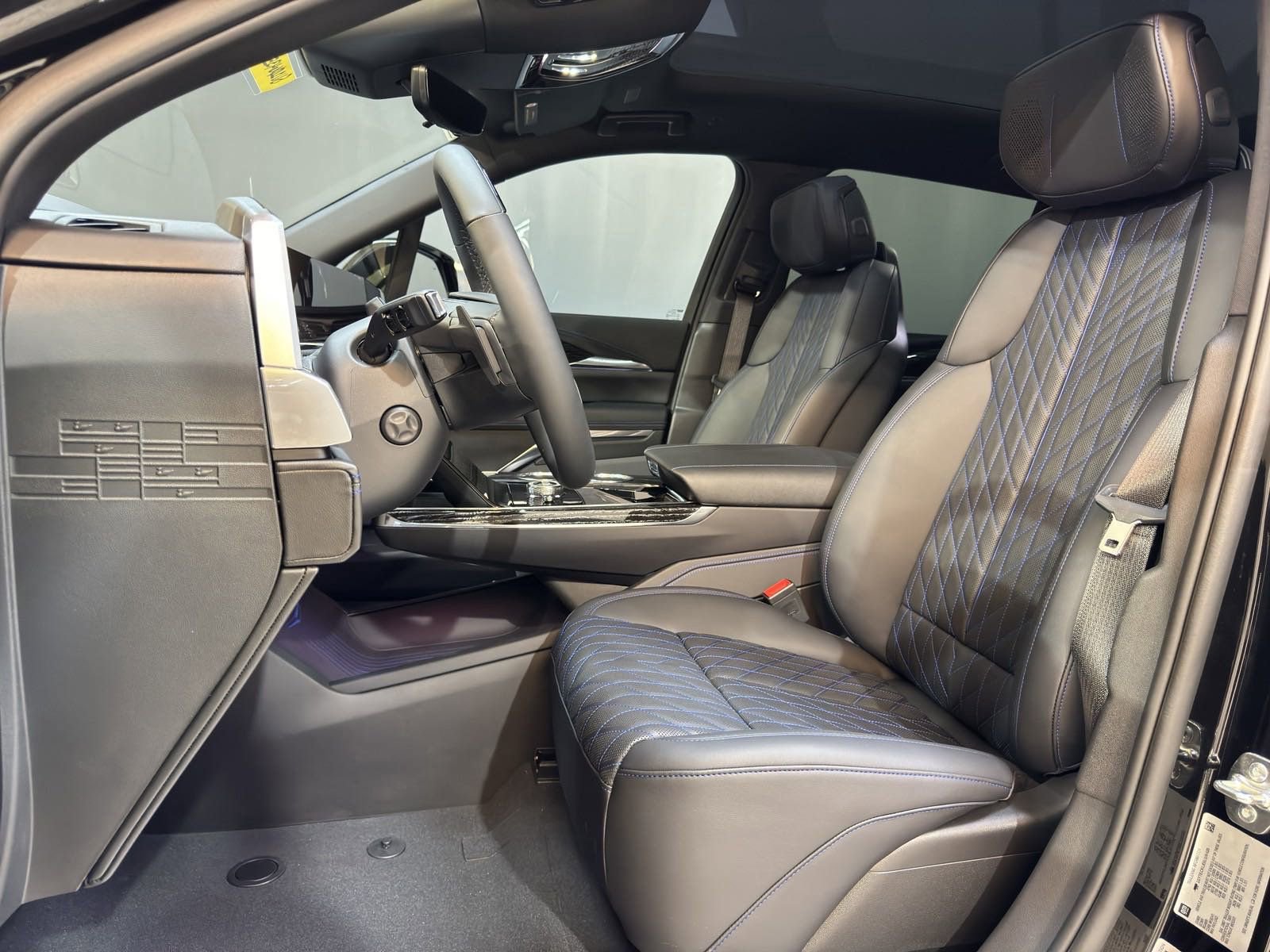 2025 Cadillac Escalade IQ Luxury photo 4