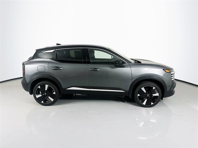 2025 Nissan Kicks SR photo 9