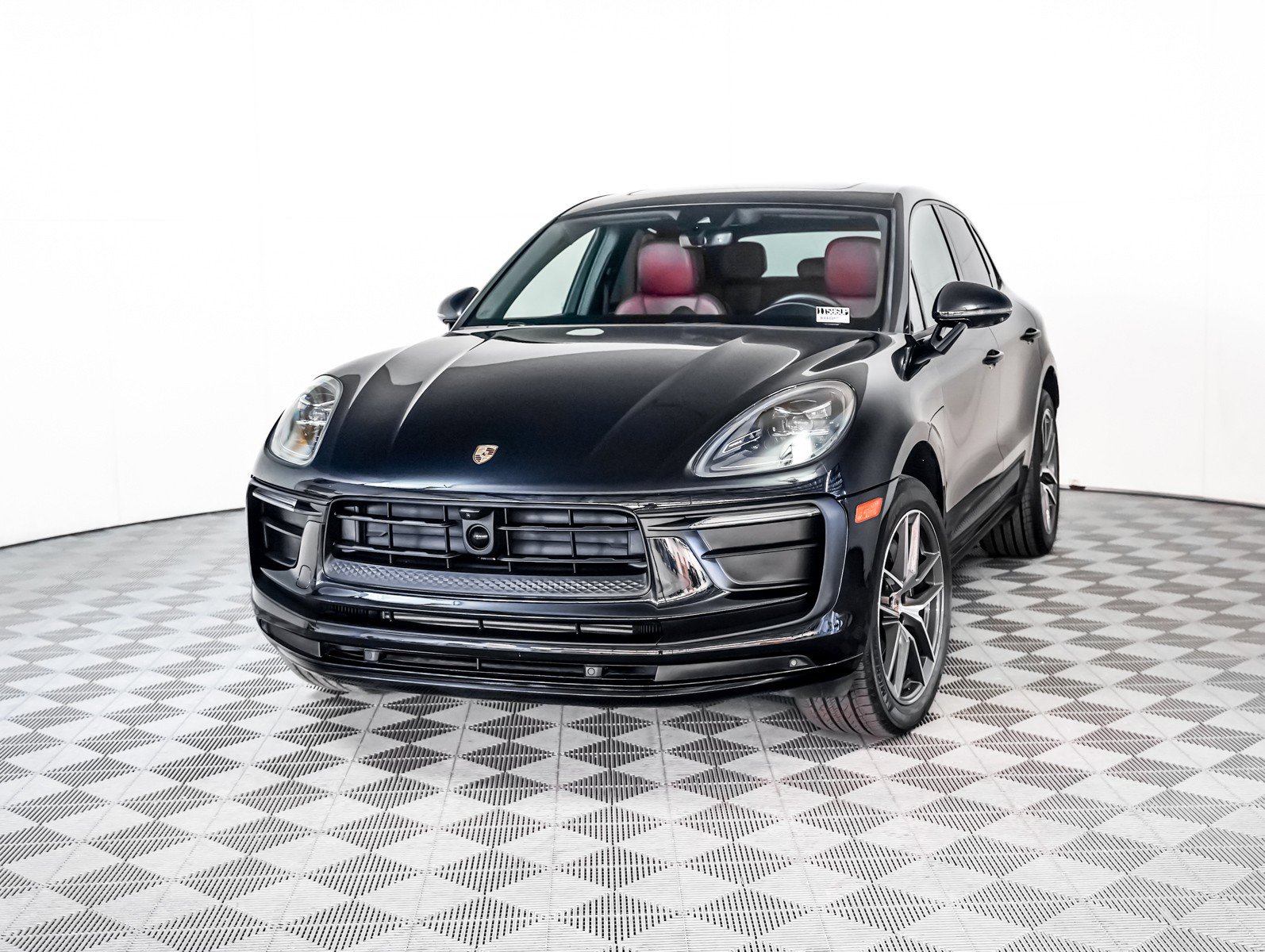 2024 Porsche Macan's photo