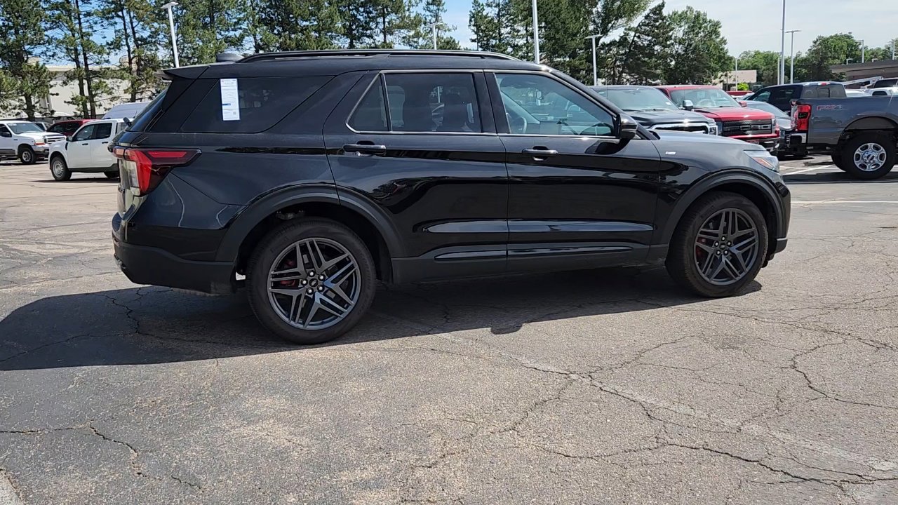 2025 Ford Explorer ST-Line photo 7