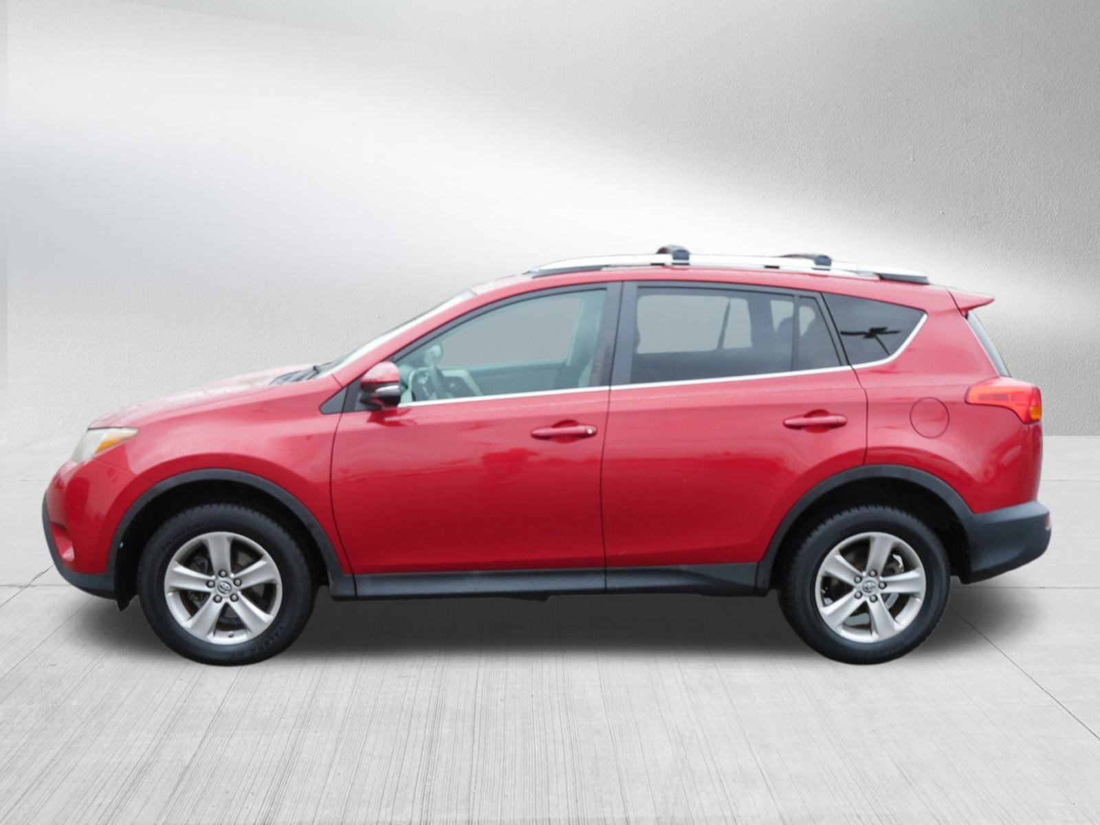 2015 Toyota RAV4 XLE photo 2